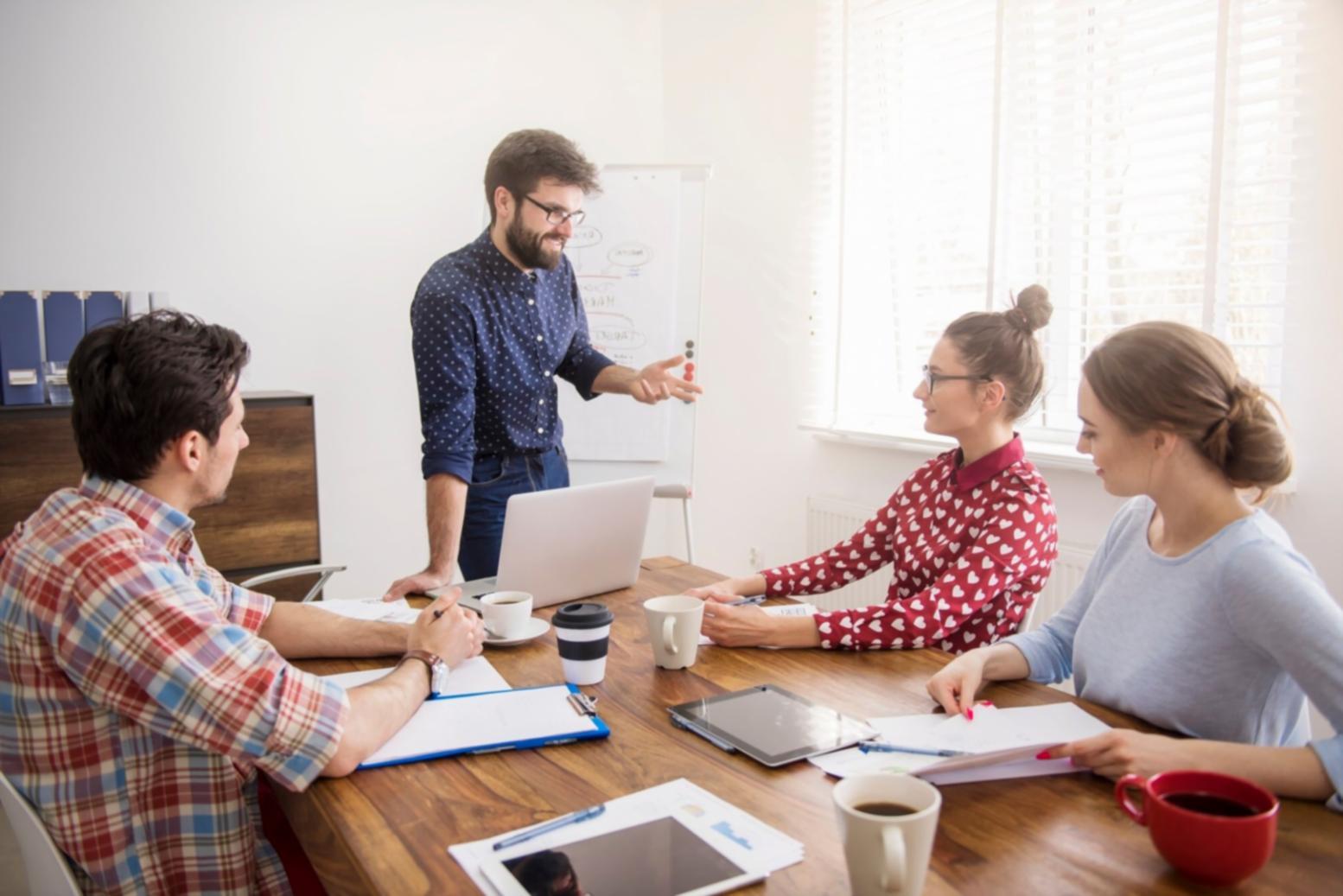 Tableau de bord financier simplifié avec indicateurs clés de performance